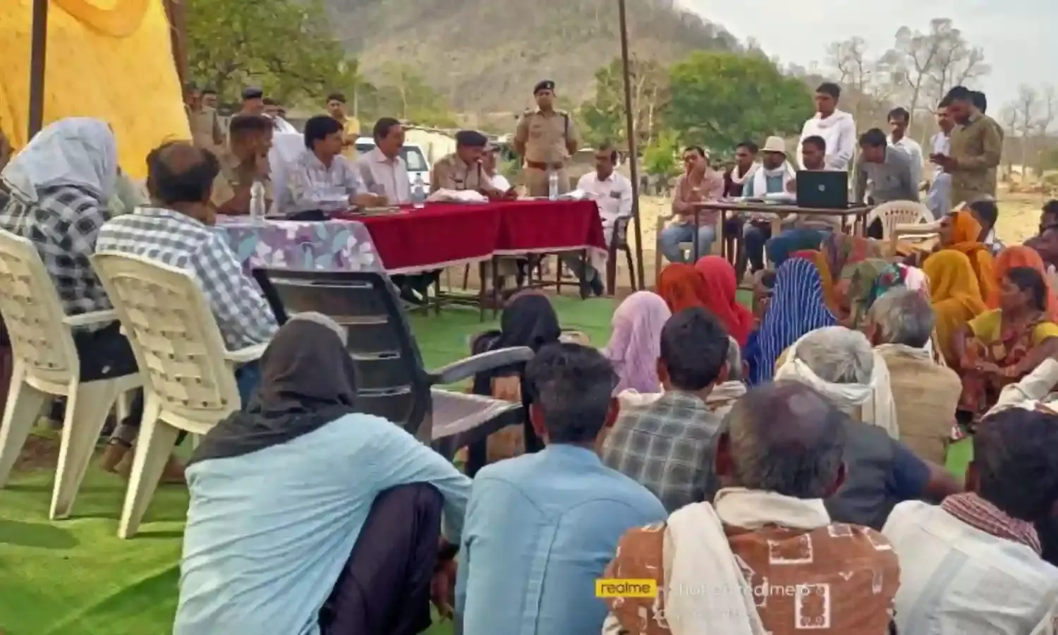 कलेक्टर एवं पुलिस अधीक्षक ने रूंझ बांध के विस्थापित परिवारों से किया संवाद