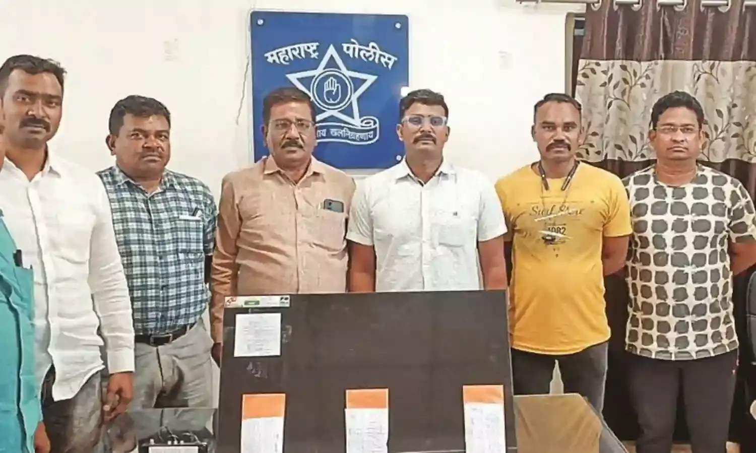 क्रिकेट सट्टा अड्डे पर छापा, एक बुकी गिरफ्तार-गुजरात टाइटंस टी-20 मैच पर ऑनलाइन सट्‌टा