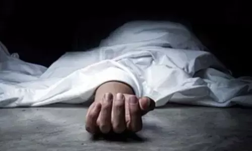 रेलवे ट्रैक पर मिली पल्लेदार की लाश, परिजन को हत्या का संदेह, प्रेमनगर अंडर ब्रिज से मृतक की साइकिल व चप्पल बरामद, खून के छीटे भी मिले रेलवे ट्रैक पर मिली पल्लेदार की लाश, परिजन को हत्या का संदेह, प्रेमनगर अंडर ब्रिज से मृतक की साइकिल व चप्पल बरामद, खून के छीटे भी मिले