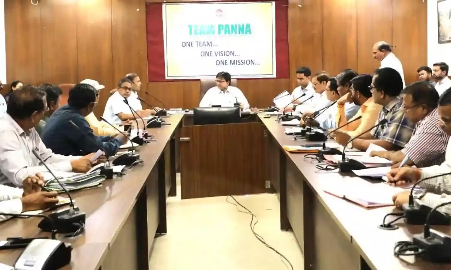 कलेक्टर ने टीएल बैठक में समीक्षा कर दिए निर्देश