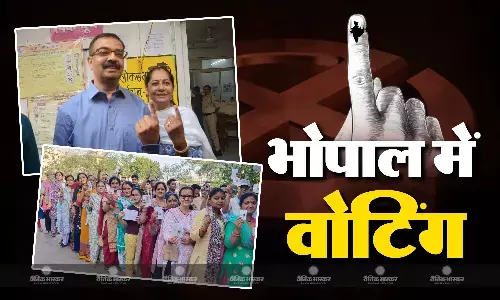 मध्यप्रदेश की राजधानी भोपाल में तीसरे चरण में आज वोटिंग,9 देशों का प्रतिनिधि मंडल शहर के मतदान केंद्रों देखने पहुंचा मतदान मध्यप्रदेश की राजधानी भोपाल में तीसरे चरण में आज वोटिंग,9 देशों का प्रतिनिधि मंडल शहर के मतदान केंद्रों देखने पहुंचा मतदान