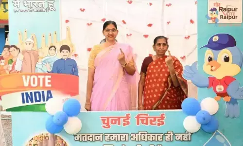 मुख्य निर्वाचन पदाधिकारी श्रीमती रीना बाबासाहेब कंगाले ने किया मतदान मुख्य निर्वाचन पदाधिकारी श्रीमती रीना बाबासाहेब कंगाले ने किया मतदान