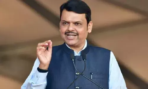 उद्धव ने मुझे जेल में डालने मुंबई पुलिस आयुक्त को सुपारी दी थी - फडणवीस
