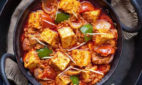 ढ़ाबा स्टाइल कड़ाई पनीर तैयार करने सीखें झटपट, जानिए टेस्टी रेसिपी बनाने का आसान तरीका