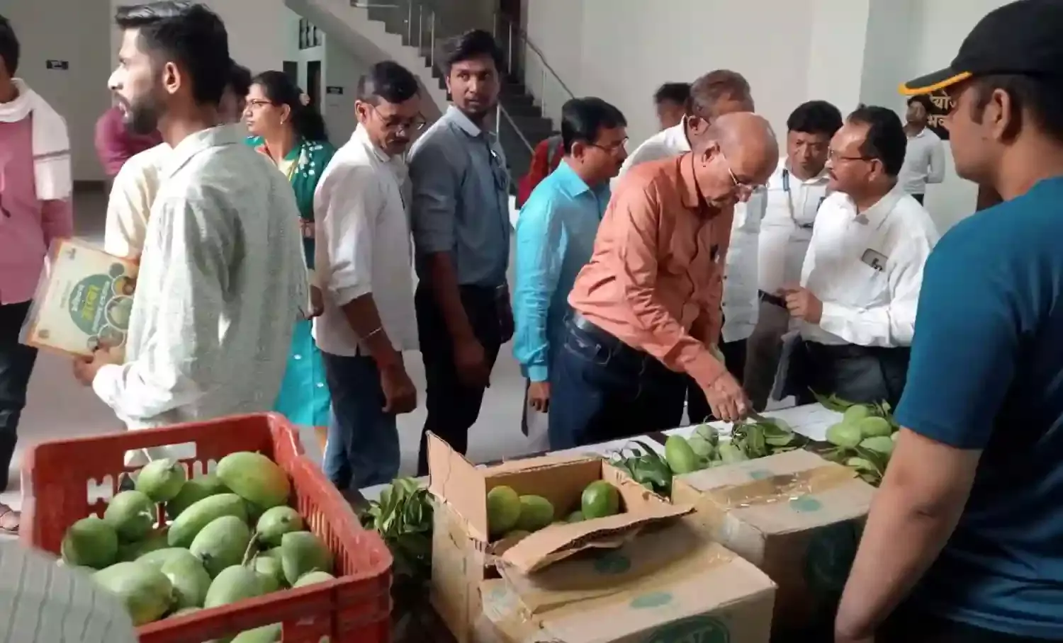 पारंपारिक फसल पद्धति में बदलाव कर आम उत्पादन की ओर कदम बढ़ाएं किसान : कर्डिले