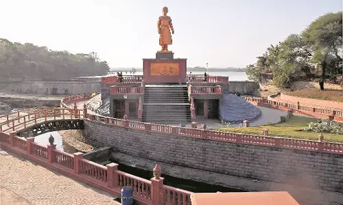 अंबाझरी बांध की सुरक्षा को लेकर जनहित याचिका , विवेकानंद स्मारक को लेकर मनपा का यू-टर्न अंबाझरी बांध की सुरक्षा को लेकर जनहित याचिका , विवेकानंद स्मारक को लेकर मनपा का यू-टर्न