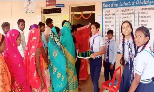 लोकसभा निर्वाचन में स्काउट गाइड ने दी मतदाता मित्र के रूप में अपनी सेवाएं लोकसभा निर्वाचन में स्काउट गाइड ने दी मतदाता मित्र के रूप में अपनी सेवाएं