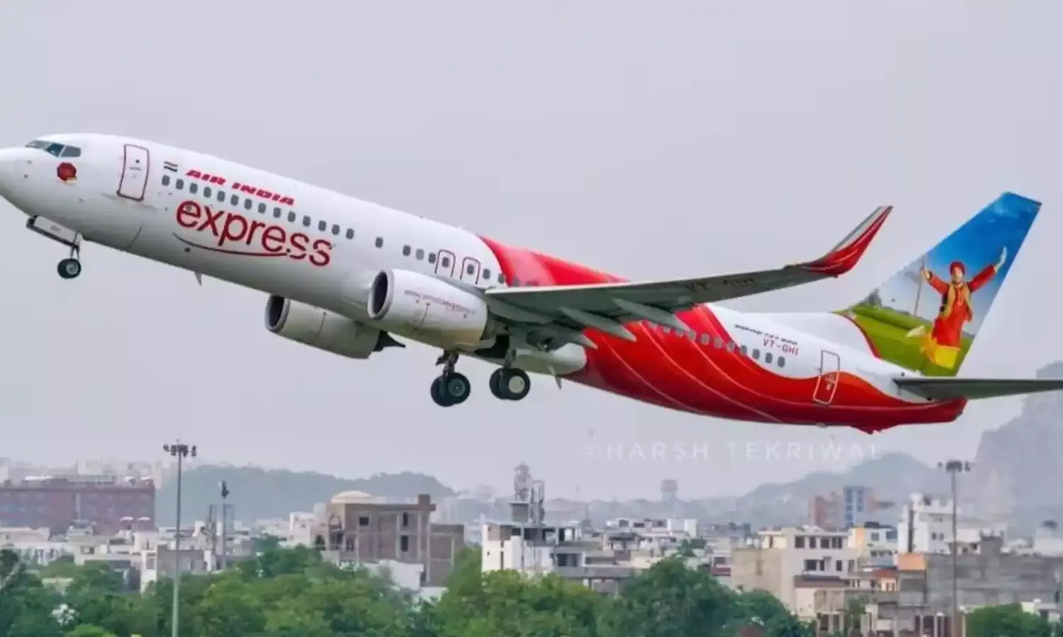 एयरलाइन कंपनी ने समझौते के तहत लिया बड़ा फैसला, 25 क्रू मेंबर्स के टर्मिनेशन लेटर को लिया वापस