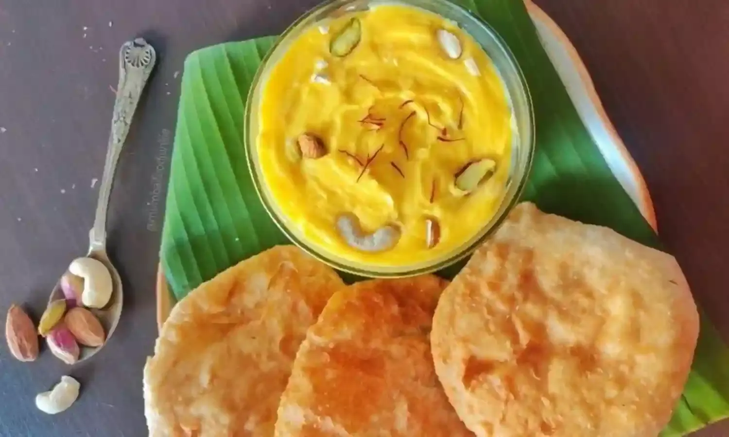 मदर्स डे पर मां के चेहरे पर लाएं मुस्कान, श्रीखंड और पूरी बनाकर बनाएं उनका दिन खास