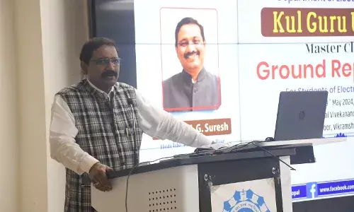 कंफर्ट जोन से बाहर निकलकर ग्राउंड रिपोर्टिंग करना सीखें विद्यार्थी : कुलपति प्रो. सुरेश