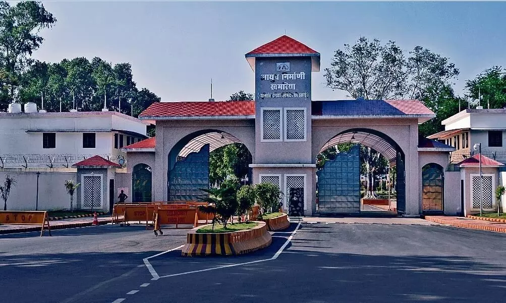 डिले ट्यूब में हाथ फँसा, कर्मी घायल डिले ट्यूब में हाथ फँसा, कर्मी घायल