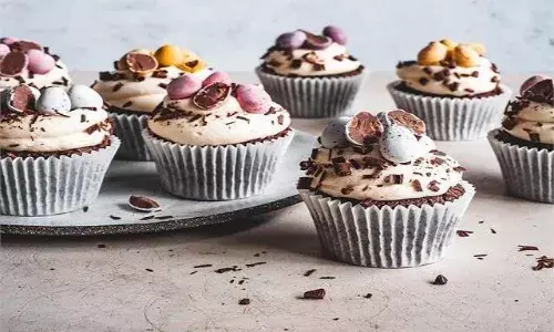 इस मदर्स डे अपनी मां के लिए बनाएं कप केक, इस आसान रेसिपी से इस मदर्स डे अपनी मां के लिए बनाएं कप केक, इस आसान रेसिपी से