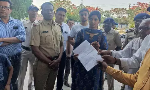 सर्पदंश से बालक मृत, परिजनों का आरोप इलाज में देरी से बच्चे की मौत सर्पदंश से बालक मृत, परिजनों का आरोप इलाज में देरी से बच्चे की मौत