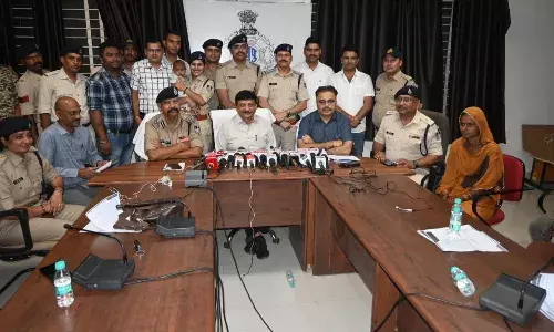 संतानविहीन शिक्षक से मोटी कमाई के लिए शिष्य ने पार कर दी हद, आठ लाख में बच्चा खरीद कर 29 लाख में बेंचा
