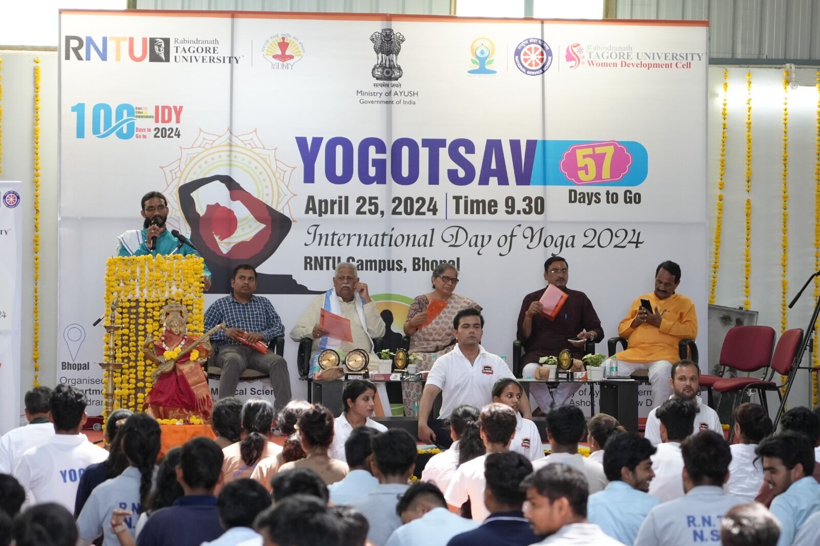 रबीन्द्रनाथ टैगोर विश्वविद्यालय में मना योग महोत्सव