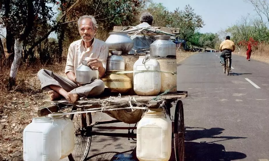 ऊपरी बसाहट में नहीं पहुंच रहा पानी, लोग परेशान ऊपरी बसाहट में नहीं पहुंच रहा पानी, लोग परेशान