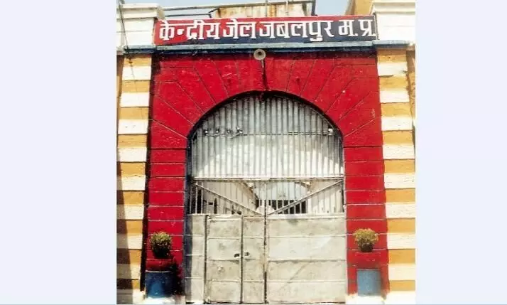 जेल में गैंगस्टर छोटू पर लोहे की पट्टी से हमला जेल में गैंगस्टर छोटू पर लोहे की पट्टी से हमला
