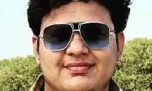 अमरावती में दर्दनाक हादसा,  रात भर नाली में पड़ी रही लाश, ऊपर रखी रही बुलेट अमरावती में दर्दनाक हादसा,  रात भर नाली में पड़ी रही लाश, ऊपर रखी रही बुलेट