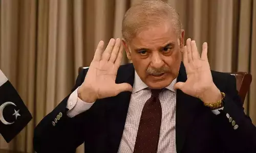 कर्ज के बोझ में दबा पड़ोसी मुल्क बेचेगा सरकारी कंपनियां, एयरलाइंस से होगी शुरूआत, आईएमएफ के प्रेशर में लिया फैसला कर्ज के बोझ में दबा पड़ोसी मुल्क बेचेगा सरकारी कंपनियां, एयरलाइंस से होगी शुरूआत, आईएमएफ के प्रेशर में लिया फैसला
