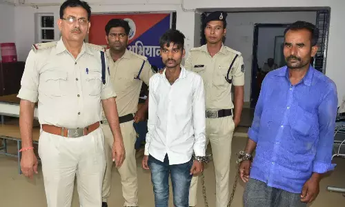 नाबालिग के अपहरण और दुष्कर्म पर रिश्ते के मामा-मामी समेत मुख्य आरोपी गिरफ्तार,पुलिस ने कोर्ट में पेश कर भेजा जेल नाबालिग के अपहरण और दुष्कर्म पर रिश्ते के मामा-मामी समेत मुख्य आरोपी गिरफ्तार,पुलिस ने कोर्ट में पेश कर भेजा जेल