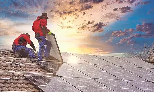 हरित ऊर्जा को बढ़ावा , छोटे स्टेशनों पर सौर ऊर्जा की परत, 2 करोड़ की होगी बचत हरित ऊर्जा को बढ़ावा , छोटे स्टेशनों पर सौर ऊर्जा की परत, 2 करोड़ की होगी बचत