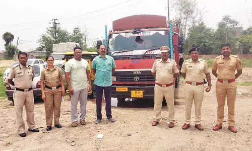 8 टन गोवंश मांस सहित पुलिस ने 2 आरोपियों को किया गिरफ्तार , 1 हुआ फरार 8 टन गोवंश मांस सहित पुलिस ने 2 आरोपियों को किया गिरफ्तार , 1 हुआ फरार