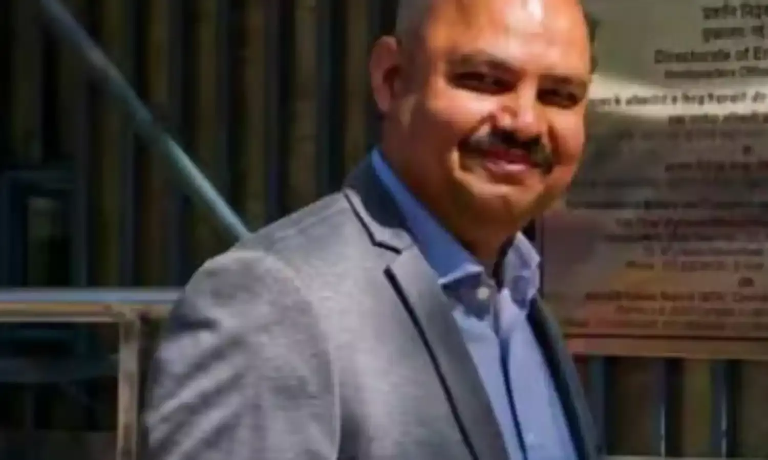 राष्ट्रीय महिला आयोग ने दिल्ली सीएम केजरीवाल के पीए विभव कुमार के घर चिपकाया नोटिस
