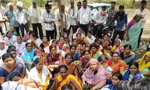 दर्यापुर में पेयजल के लिए हाहाकार, संतप्त ग्रामीणों ने मजीप्रा पर निकाला मोर्चा दर्यापुर में पेयजल के लिए हाहाकार, संतप्त ग्रामीणों ने मजीप्रा पर निकाला मोर्चा