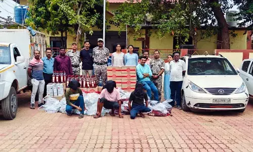 छापा मारकर पुलिस ने  शराब समेत 20 लाख 55 हजार रुपए का माल किया जब्त, 3 गिरफ्तार छापा मारकर पुलिस ने  शराब समेत 20 लाख 55 हजार रुपए का माल किया जब्त, 3 गिरफ्तार