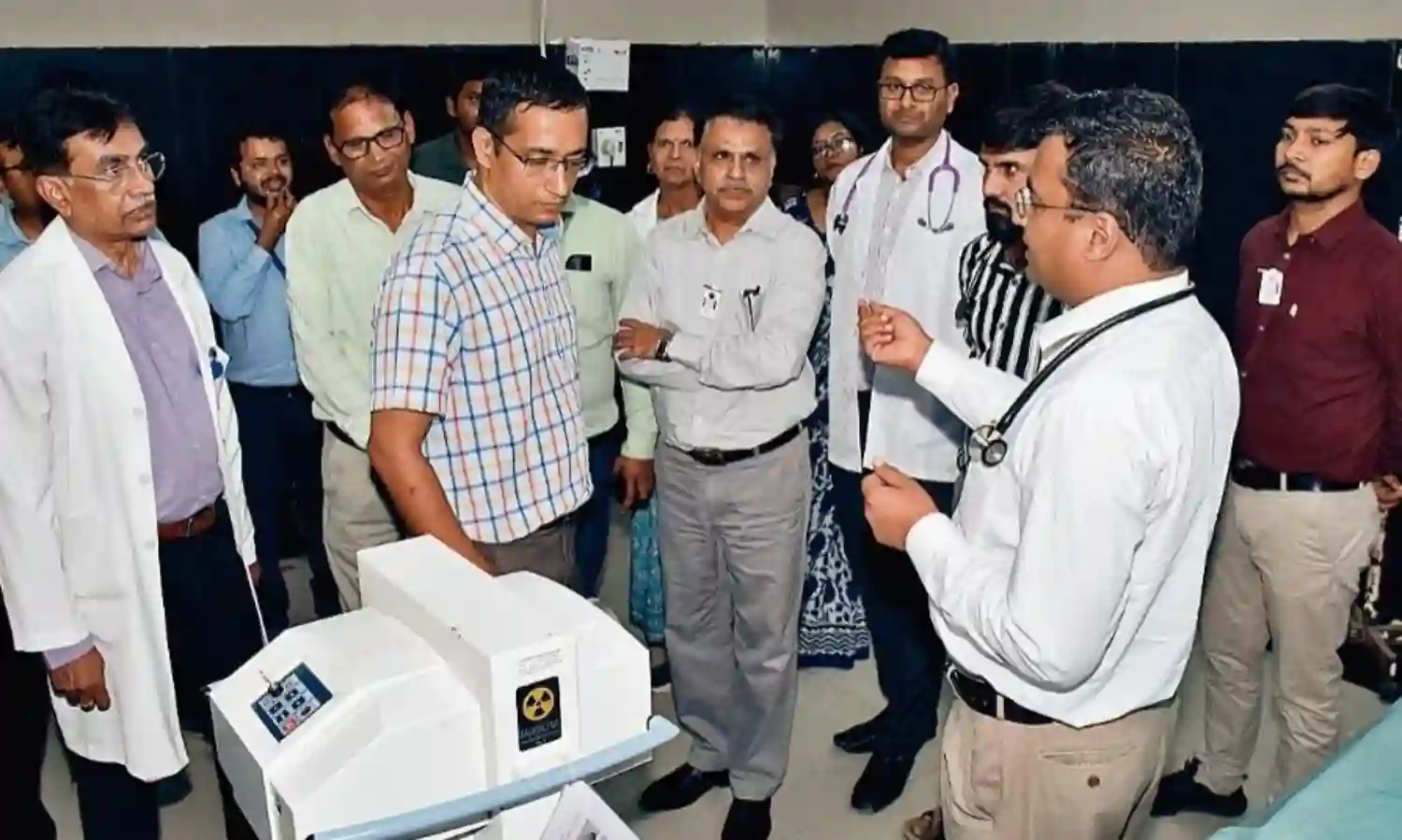 टाॅयलेट में गंदगी, स्टोर में पानी देख नाराज हुए अपर आयुक्त, नोटिस देने निर्देश
