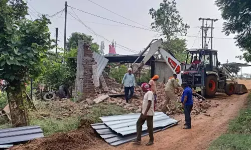 भंडारा, सड़क के मुख्य मार्ग से हटाया अतिक्रमण , नगर परिषद ने चलाया बुलडोजर भंडारा, सड़क के मुख्य मार्ग से हटाया अतिक्रमण , नगर परिषद ने चलाया बुलडोजर