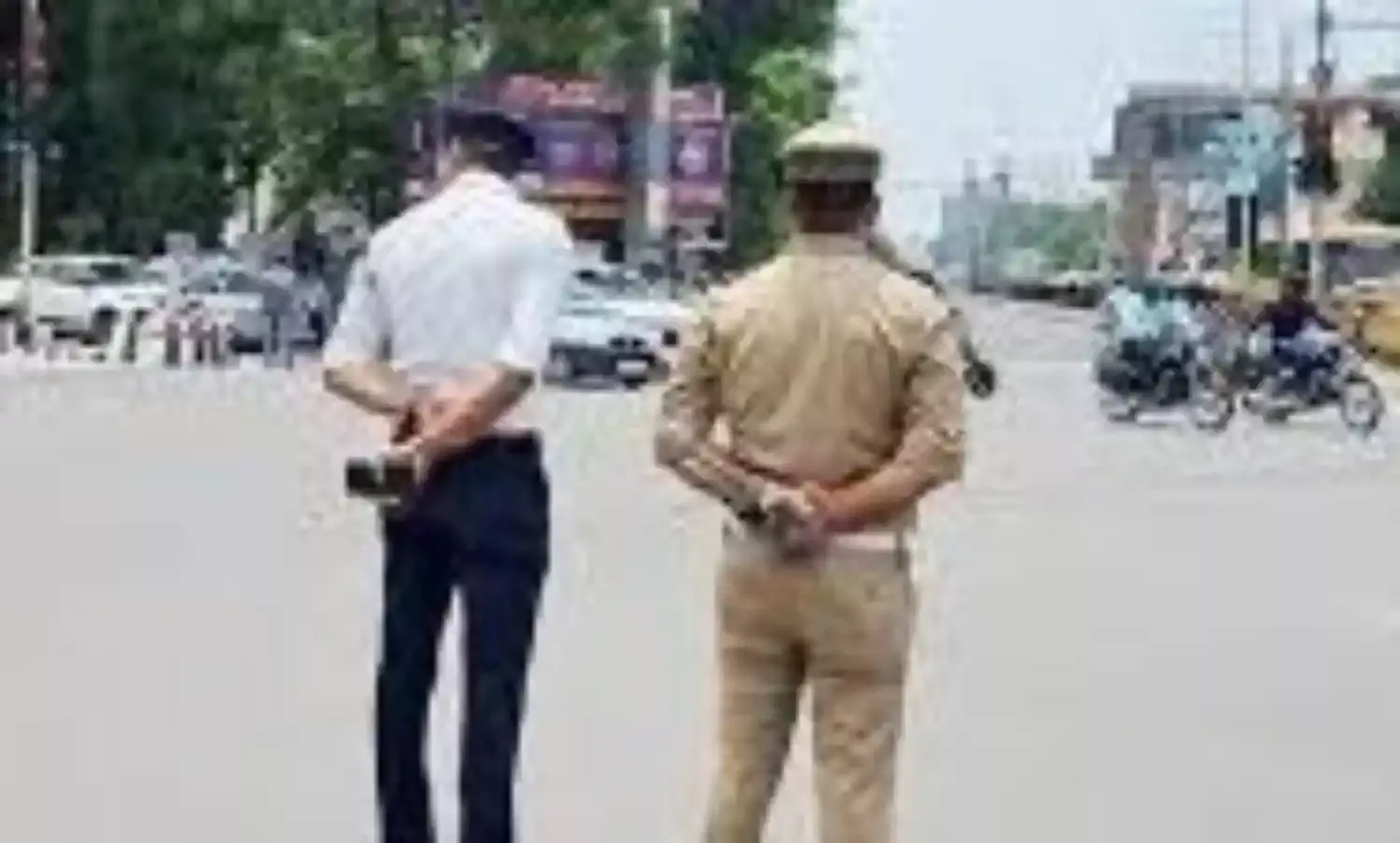 अनियंत्रित तरीके से ऑटो चलाने वाले चालकों पर कसा शिकंजा, यातायात पुलिस का अभियान