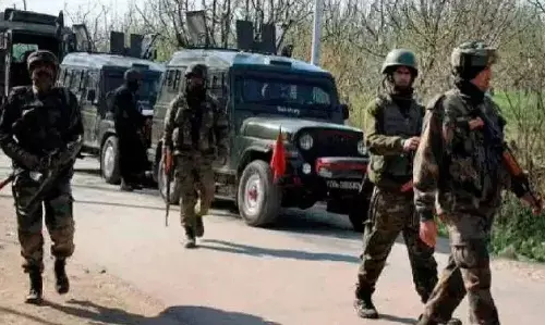 जम्मू-कश्मीर में वोटिंग से पहले दो आतंकी हमले, शोपियां में बीजेपी नेता और अनंतनाग में टूरिस्ट कपल को बनाया निशाना