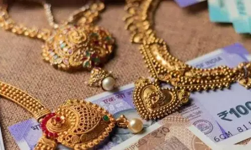 ग्राहक बनकर आए ठगों ने पार कर दिए डेढ़ लाख के गहने