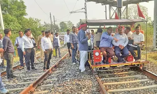 नागपुर-इटारसी तीसरी लाइन का निरीक्षण, डीआरएम मनीष अग्रवाल ने लिया जायजा नागपुर-इटारसी तीसरी लाइन का निरीक्षण, डीआरएम मनीष अग्रवाल ने लिया जायजा