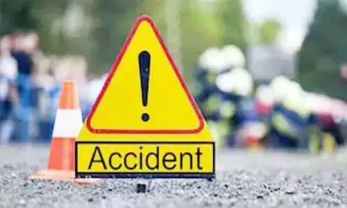 रॉग साइड से बल्कर ने ट्रक को मारी टक्कर, ड्राइवर की मौत ,ढाई घंटे तक केबिन में फंसी रही मृतक की लाश रॉग साइड से बल्कर ने ट्रक को मारी टक्कर, ड्राइवर की मौत ,ढाई घंटे तक केबिन में फंसी रही मृतक की लाश