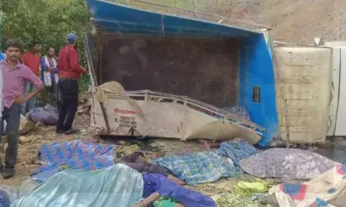 छत्तीसगढ़ के कवर्धा में भीषण सड़क हादसा, 19 लोगों की मौत कई घायल, पीएम और सीएम ने जताया दुख छत्तीसगढ़ के कवर्धा में भीषण सड़क हादसा, 19 लोगों की मौत कई घायल, पीएम और सीएम ने जताया दुख