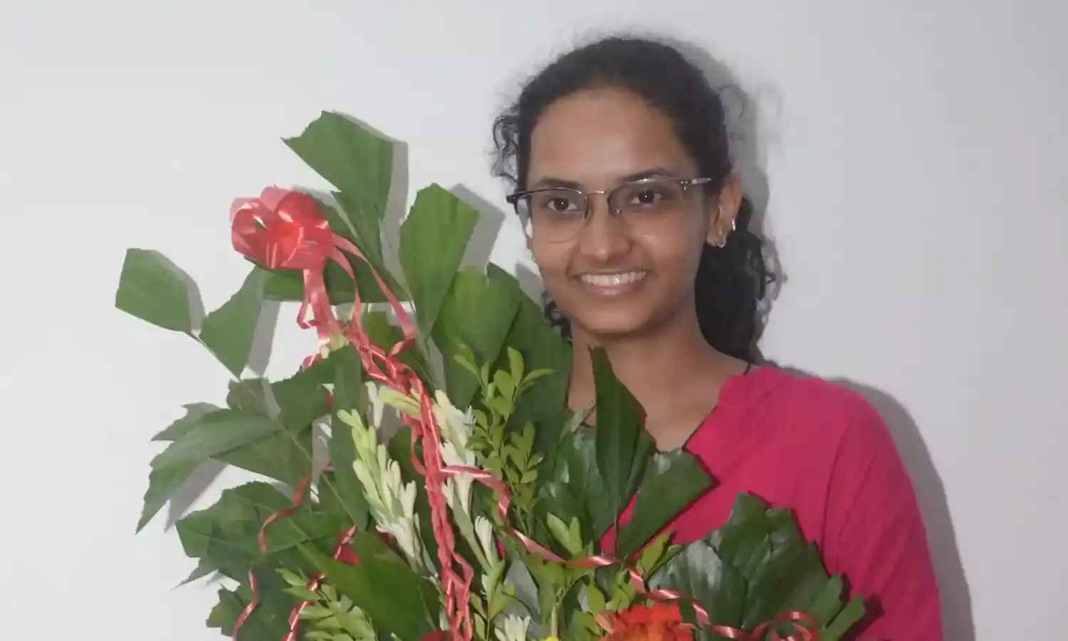 छत्रपति संभाजीनगर की तनीषा 100 प्रतिशत अंकों से अव्वल, परिजन का गर्व से फूला सीना