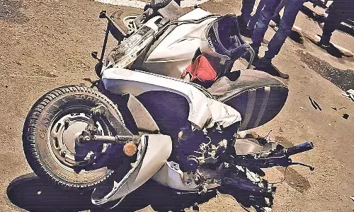 दो अलग-अलग सड़क हादसों में एक की मौत- तीन घायल, बांध में डूबने से युवक की मौत