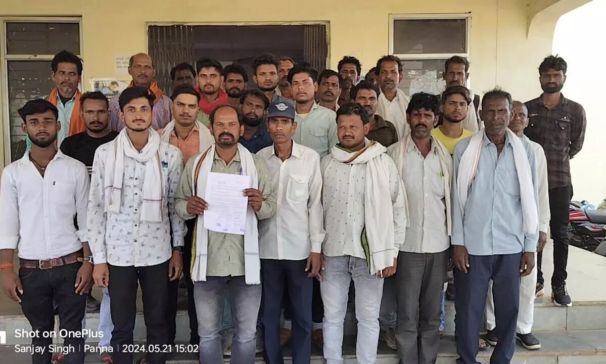 सड़क निर्माण की मांग को लेकर मुख्यमंत्री के नाम सौंपा ज्ञापन, ग्राम भजिया के रहवासी सड़क न होने से परेशान सड़क निर्माण की मांग को लेकर मुख्यमंत्री के नाम सौंपा ज्ञापन, ग्राम भजिया के रहवासी सड़क न होने से परेशान