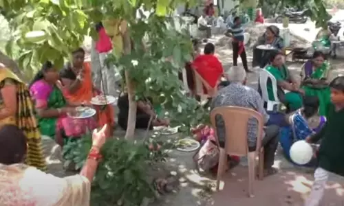 अमरावती के मंदिर परिसर में आ धमका तेंदुआ, जान बचाने छिपी रहीं चार महिलाएं अमरावती के मंदिर परिसर में आ धमका तेंदुआ, जान बचाने छिपी रहीं चार महिलाएं