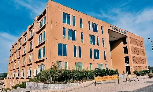 मुंबई की डेली फ्लाइट बंद होने से बर्बाद हो रहा आईटी का भविष्य मुंबई की डेली फ्लाइट बंद होने से बर्बाद हो रहा आईटी का भविष्य