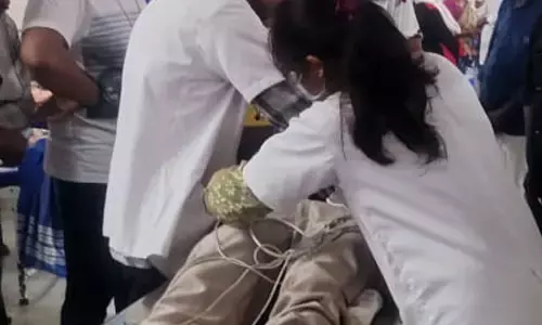 घरेलू कलह से परेशान युवक ने पहले हाथ की नस काटी, इलाज कराया और घर जाकर फांसी लगाई घरेलू कलह से परेशान युवक ने पहले हाथ की नस काटी, इलाज कराया और घर जाकर फांसी लगाई