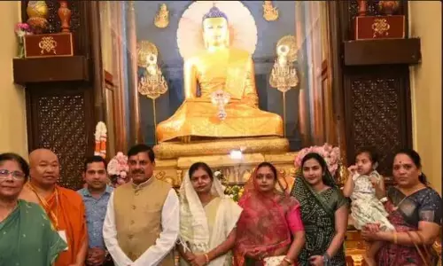 मुख्यमंत्री डॉ मोहन यादव ने परिवार के साथ महाबोधि मंदिर में किया दर्शन मुख्यमंत्री डॉ मोहन यादव ने परिवार के साथ महाबोधि मंदिर में किया दर्शन