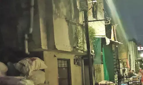 बिजली आपूर्ति के वायर में आग, अग्निशमन टीम के पहुंचने से टला बड़ा हादसा बिजली आपूर्ति के वायर में आग, अग्निशमन टीम के पहुंचने से टला बड़ा हादसा