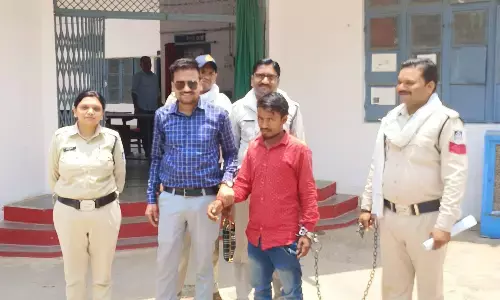 देर रात अज्ञात चोर चुरा ले गए दहेज में मिली टीवी, पुलिस ने कुछ हीं घंटों में तीनों बदमाशों को किया गिरफ्तार देर रात अज्ञात चोर चुरा ले गए दहेज में मिली टीवी, पुलिस ने कुछ हीं घंटों में तीनों बदमाशों को किया गिरफ्तार