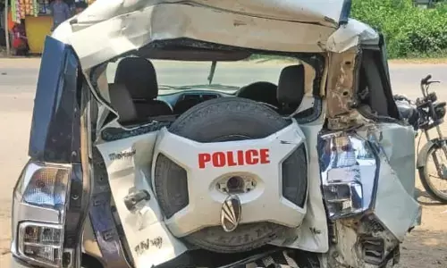 बेकाबू ट्रक ने कुचला, भीषण हादसे में एक मृत, पुलिस अधिकारी समेत पांच घायल