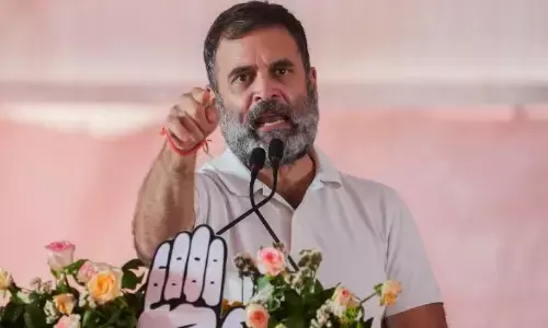 सिद्धारमैया के पत्र को लेकर राहुल गांधी ने पीएम मोदी पर साधा निशाना, कहा- मास रेपिस्ट को क्यों बचा रहे हैं प्रधानमंत्री? सिद्धारमैया के पत्र को लेकर राहुल गांधी ने पीएम मोदी पर साधा निशाना, कहा- मास रेपिस्ट को क्यों बचा रहे हैं प्रधानमंत्री?