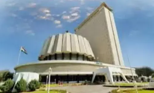 विधान परिषद की दो स्नातक और दो शिक्षक सीटों के लिए अब 26 जून को होगा चुनाव विधान परिषद की दो स्नातक और दो शिक्षक सीटों के लिए अब 26 जून को होगा चुनाव