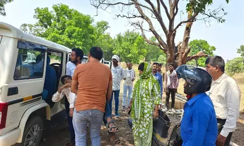 घायल छात्रों को नहीं मिली 108 की सुविधा, एसडीएम ने तहसीलदार की गाड़ी में भिजवाया मेडिकल कॉलेज